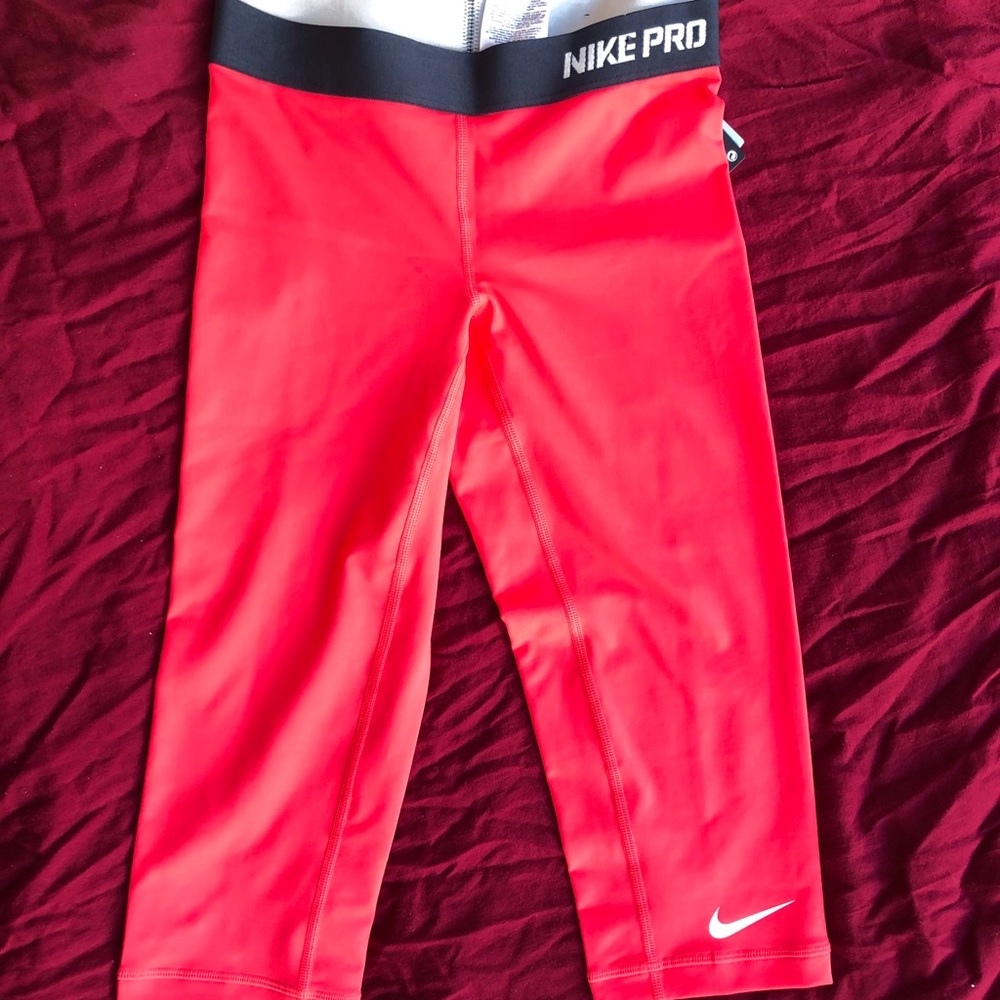 NEW Nike Dri Fit Capri Pants